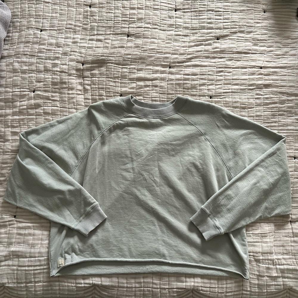 Vuori crewneck sweatshirt